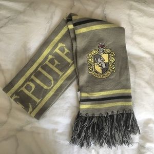 NWOT Harry Potter Hufflepuff Scarf